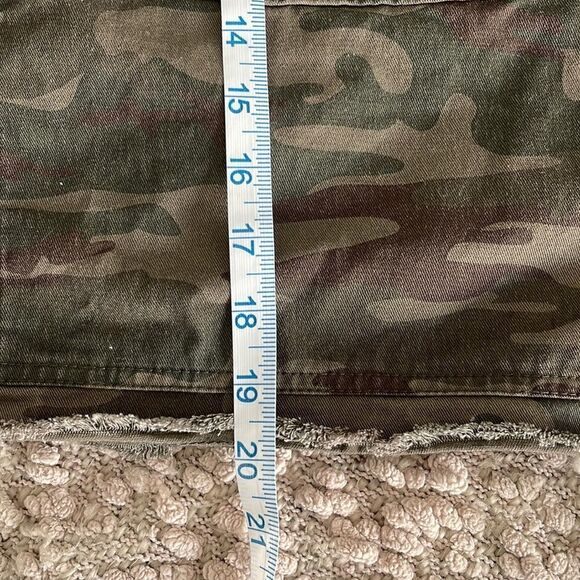 Sanctuary designed inĀ LA.ā Camo Jacket. SizeāXL - Picture 9 of 9
